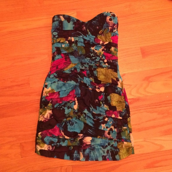 FRIDAY FLASH Floral dress with sweetheart neckline