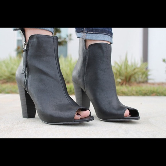 BLACK Leather Booties - SIZE 6