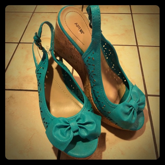 Teal wedges super cute