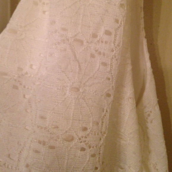 Black and white lace form-fitting dress - Picture 3 of 4