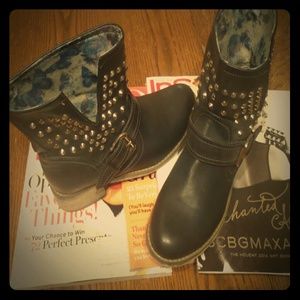 Navy blur boots!!