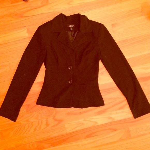 WEEKEND SALE! Versatile black blazer