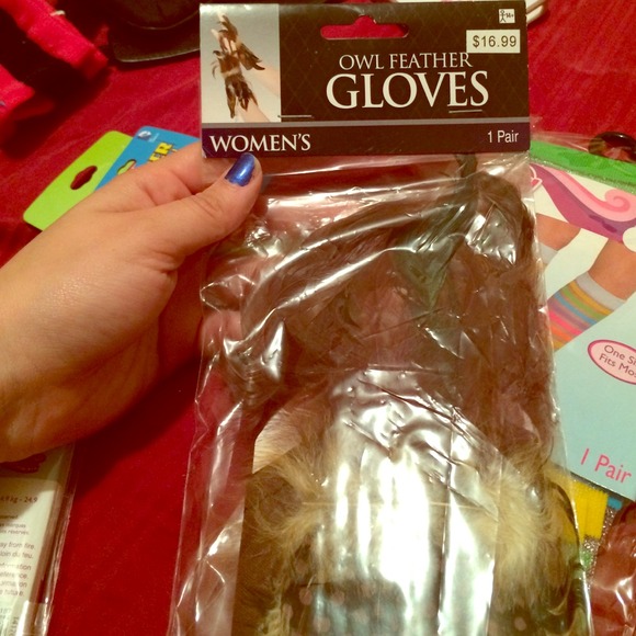 Owl feather gloves