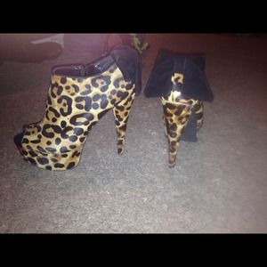 Leopard print Jessica Simpson booties/heels