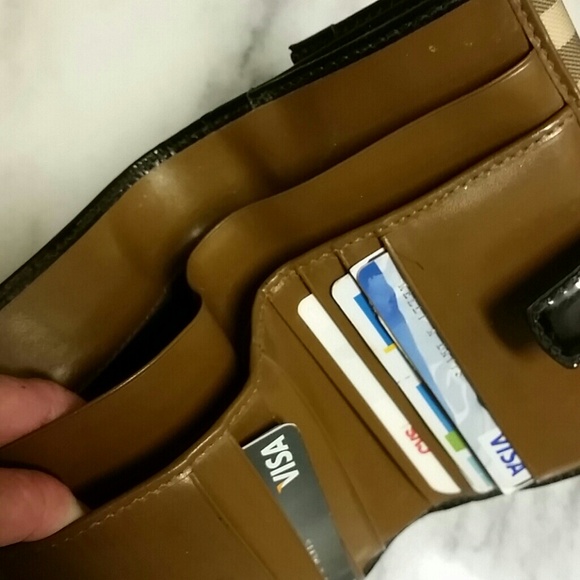 🎉HOST PICK! Authentic Burberry Wallet - Picture 4 of 4