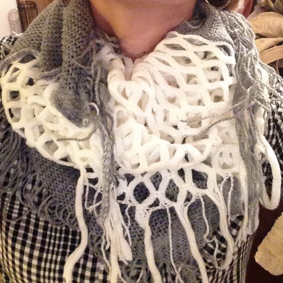 Color block infinity scarf - Picture 2 of 3