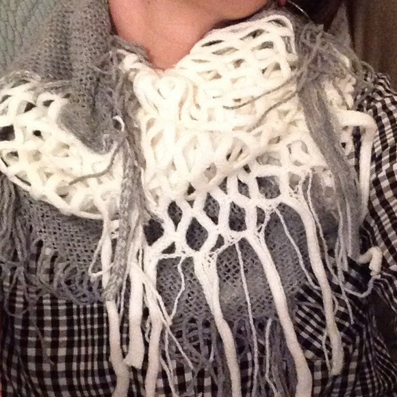 Color block infinity scarf - Picture 3 of 3