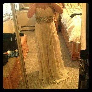 Beautiful gold prom dress!