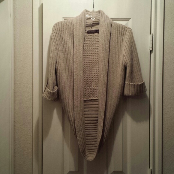 BUNDLE  cardigan and black and white pants