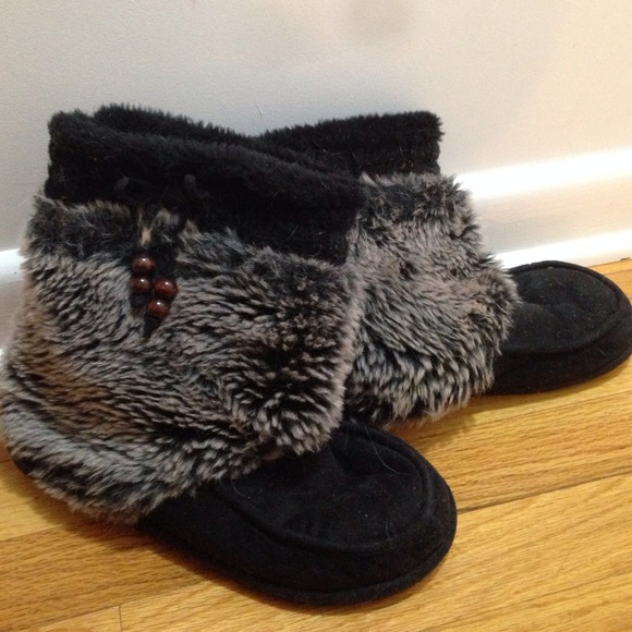 Furry booties - Picture 1 of 3