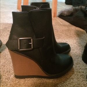 Wedge boots