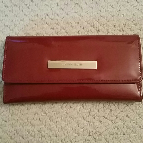 Ivanka Trump red wallet