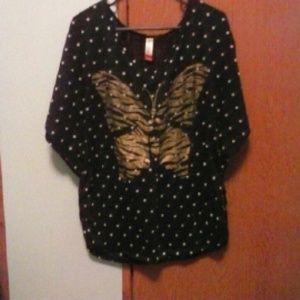 No Boundaries shirt.