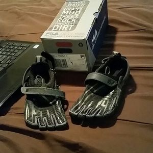 Youth boy Fila skele toes water shoes