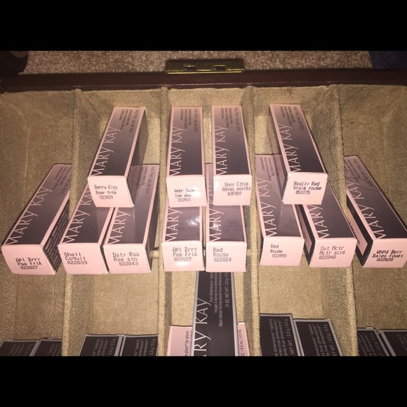 Whipped berry, shell, sweet nectar and dusty rose