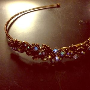 Gorgeous vintage headband!