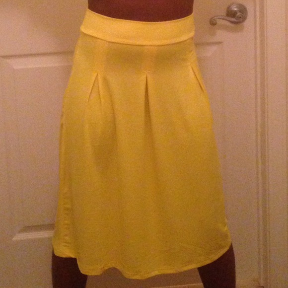 Yellow Set - Picture 3 of 4