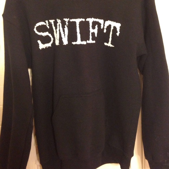 ✨Taylor Swift Fearless Sweatshirt✨