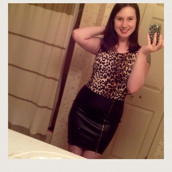 🔴SOLD🔴Leopard Dress 🐆 - Picture 2 of 2