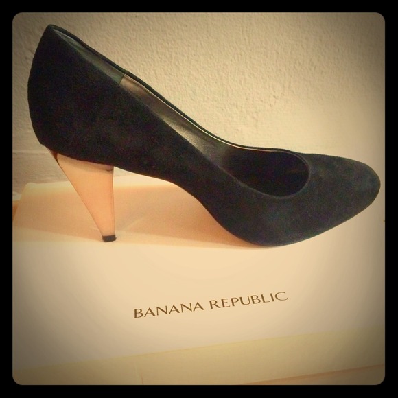 Banana Republic suede pump with mirrored heel