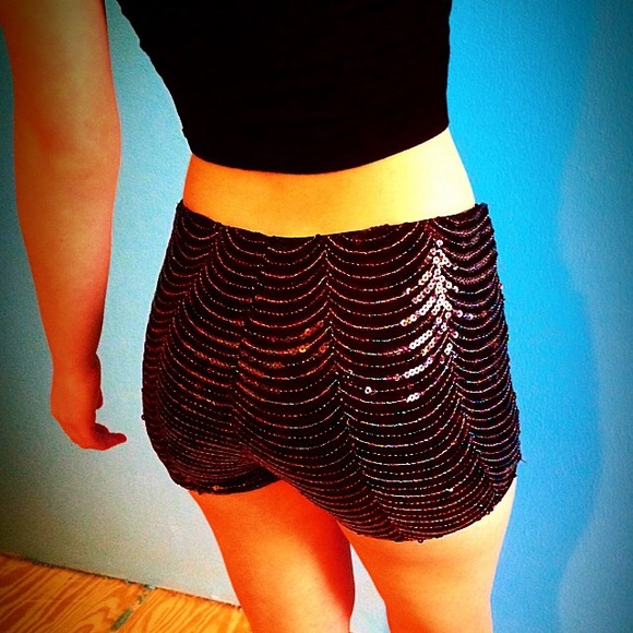 Sequin high waisted shorts - Picture 2 of 3
