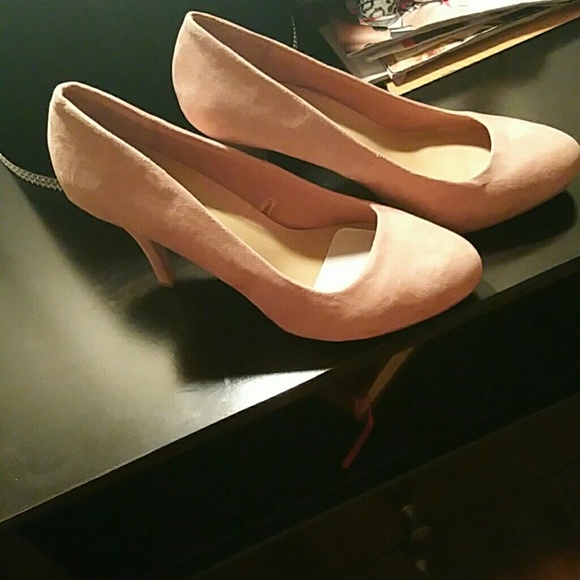 Shoes - Picture 2 of 4