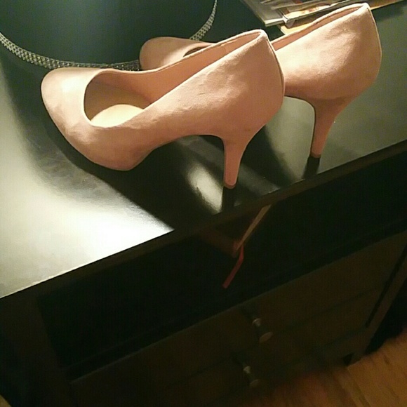 Shoes - Picture 3 of 4