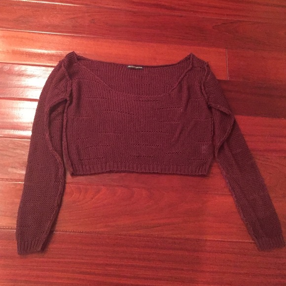 BRANDY MELVILLE CROP SWEATER- MAROON