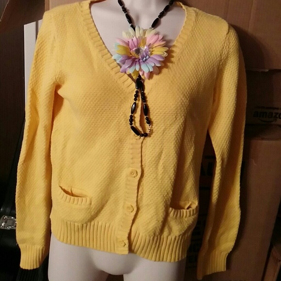 Beautiful girls sweater/ cardi