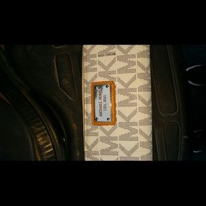 Michael kors wallet