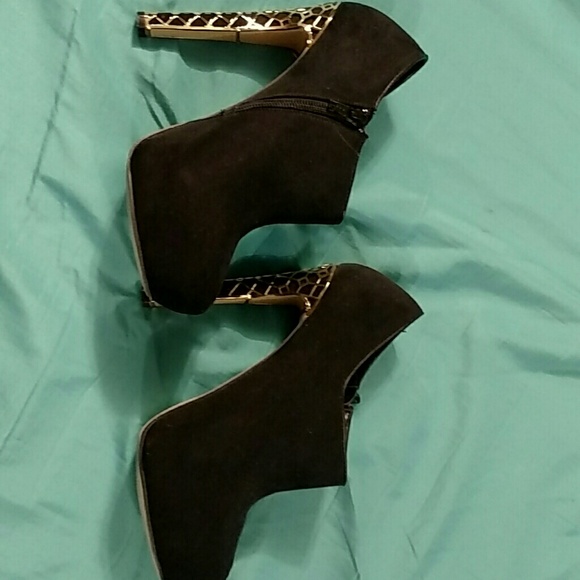 Black and gold booties!