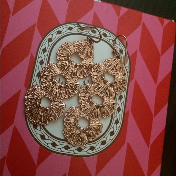 Stella & Dot Rose gold earrings