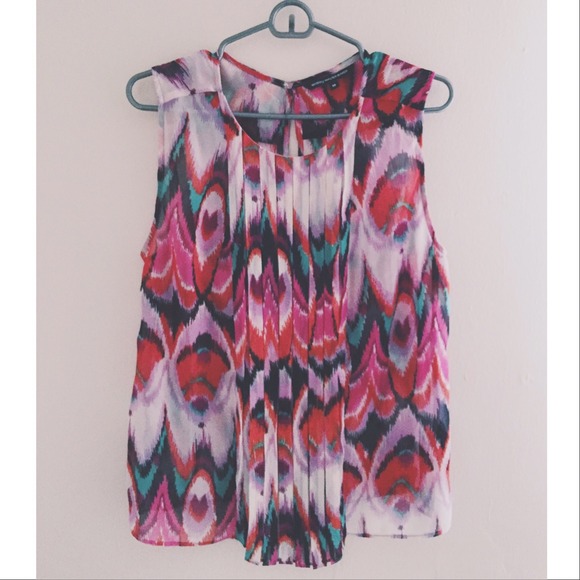 Adorable abstract ikat printed blouse - Picture 2 of 3