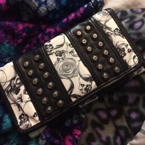 White skull sketch tri-fold wallet