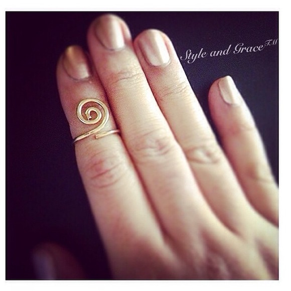 "In a daze" midi ring