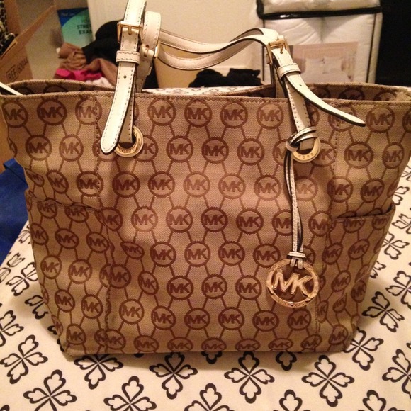 Authentic Michael Kors Large Jet Set Logo Tote ♥️