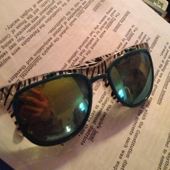Zebra flip sunglasses - Picture 1 of 2