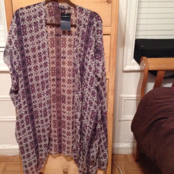 Brandy Melville Tops - Brandy Melville  Floral Alexis Kimono