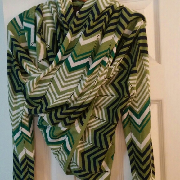 Zigzag green BCBG sweater