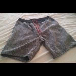 Men's Tropicalia Shorts - Size Medium