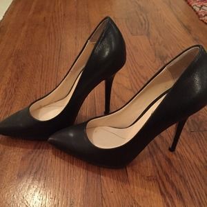 Nine West black pumps