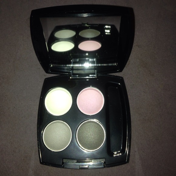 Avon eyeshadow quad