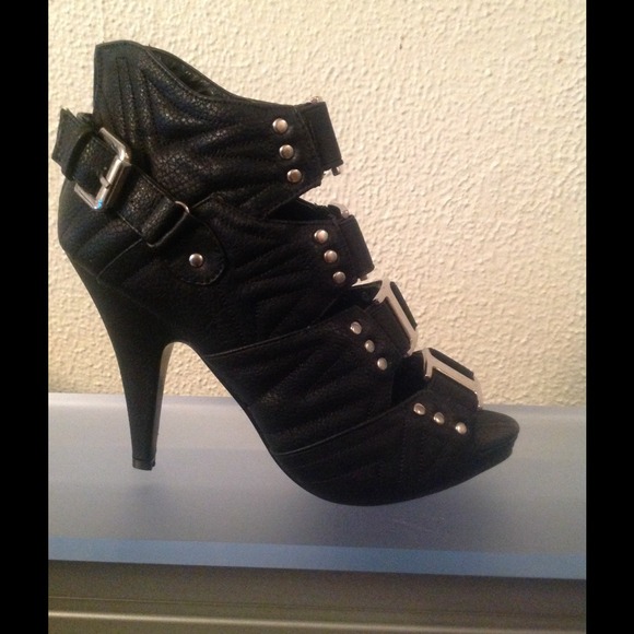 SOLD !!!...Black Buckle Heels