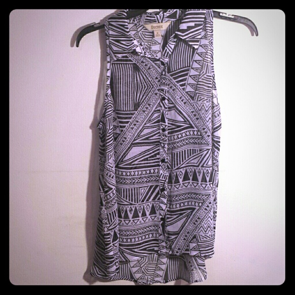 Sleeveless tribal button down