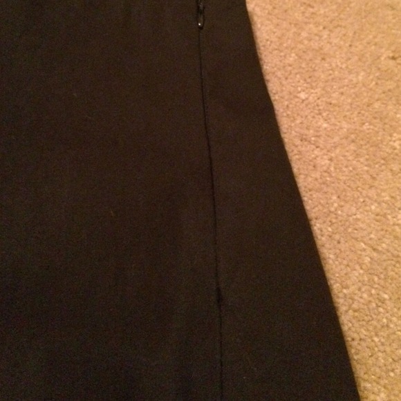 Skirt black w/ exquisite detail💃 - Picture 4 of 5