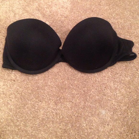 Black strapless push up bra