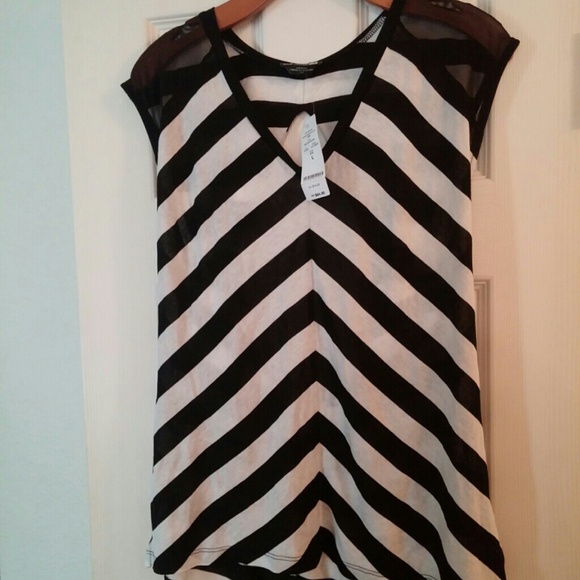 Bebe blk/wht striped mesh sleeve back cut out top