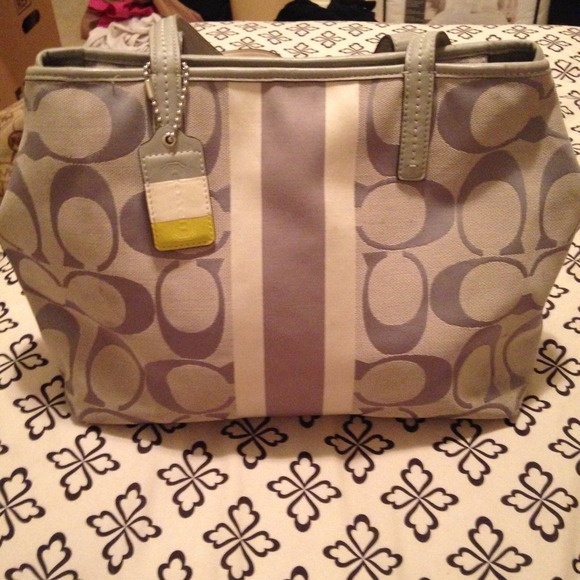 Authentic Coach Gray Tote Purse♥️