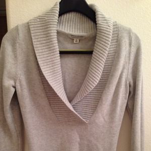 Gray Banana Republic sweater