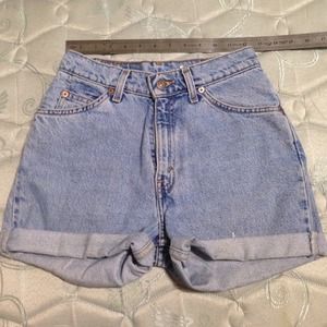 High Wasted Vintage 912 Levi Shorts!